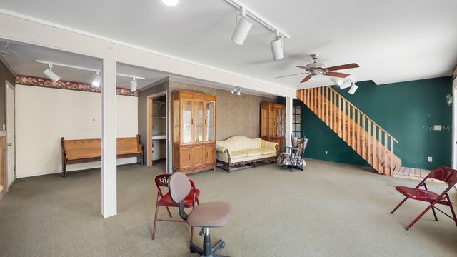 127 E LAUREL AVENUE, Howey In The Hills, FL 34737