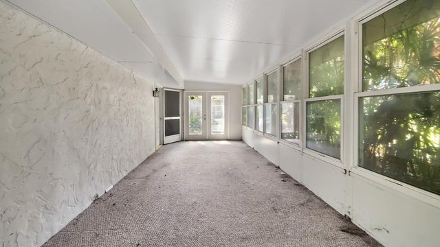 127 E LAUREL AVENUE, Howey In The Hills, FL 34737