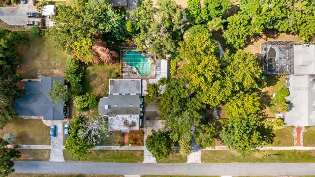 127 E LAUREL AVENUE, Howey In The Hills, FL 34737