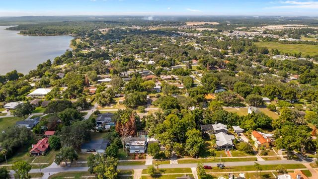 127 E LAUREL AVENUE, Howey In The Hills, FL 34737