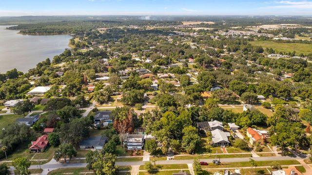 127 E LAUREL AVENUE, Howey In The Hills, FL 34737