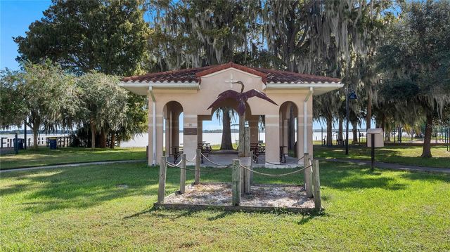 127 E LAUREL AVENUE, Howey In The Hills, FL 34737