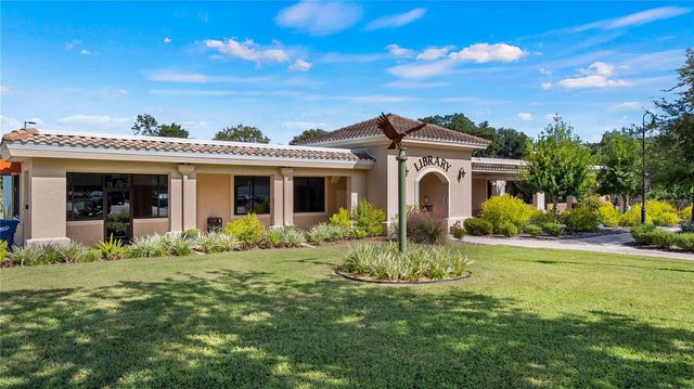 127 E LAUREL AVENUE, Howey In The Hills, FL 34737