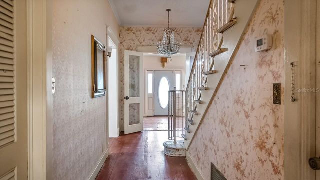 127 E LAUREL AVENUE, Howey In The Hills, FL 34737