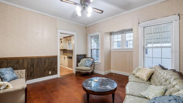 127 E LAUREL AVENUE, Howey In The Hills, FL 34737