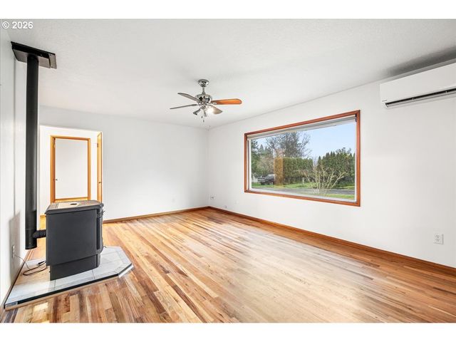 45777 Sw MAPLE Ln, Gaston, OR 97119