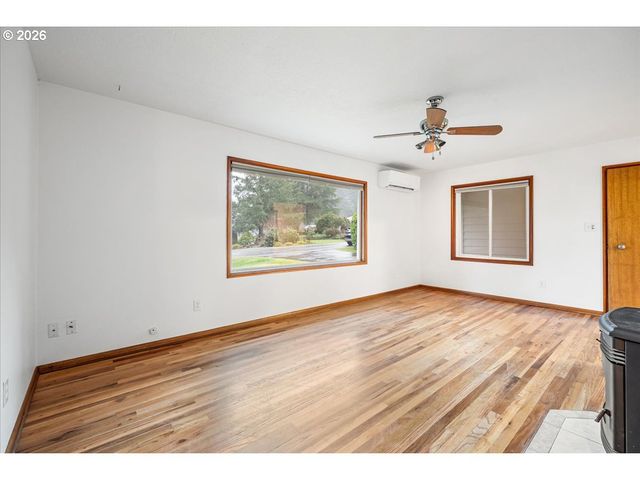 45777 Sw MAPLE Ln, Gaston, OR 97119