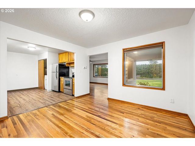 45777 Sw MAPLE Ln, Gaston, OR 97119