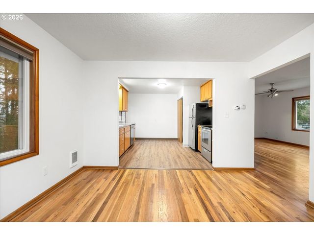 45777 Sw MAPLE Ln, Gaston, OR 97119