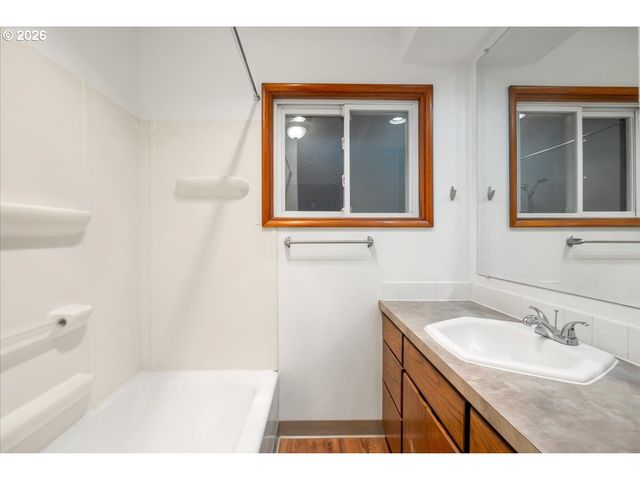 45777 Sw MAPLE Ln, Gaston, OR 97119