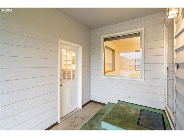 45777 Sw MAPLE Ln, Gaston, OR 97119