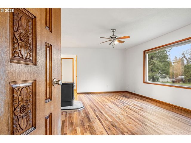 45777 Sw MAPLE Ln, Gaston, OR 97119