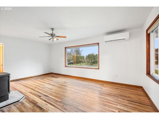 45777 Sw MAPLE Ln, Gaston, OR 97119