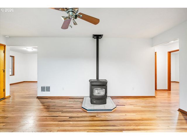 45777 Sw MAPLE Ln, Gaston, OR 97119