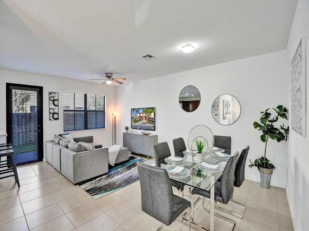 Image 10 of property listing at 9637 WATERCREST ISLE, Parkland, FL 33076