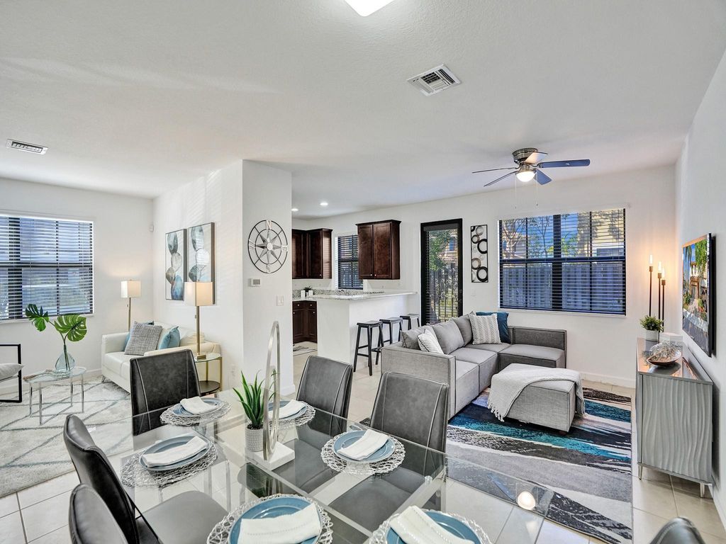 Image 11 of property listing at 9637 WATERCREST ISLE, Parkland, FL 33076