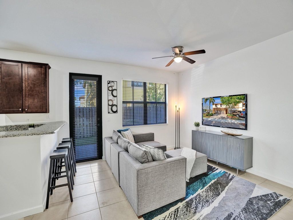 Image 13 of property listing at 9637 WATERCREST ISLE, Parkland, FL 33076
