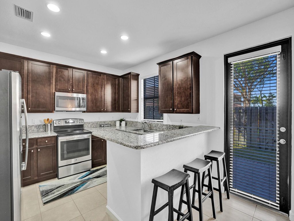 Image 17 of property listing at 9637 WATERCREST ISLE, Parkland, FL 33076