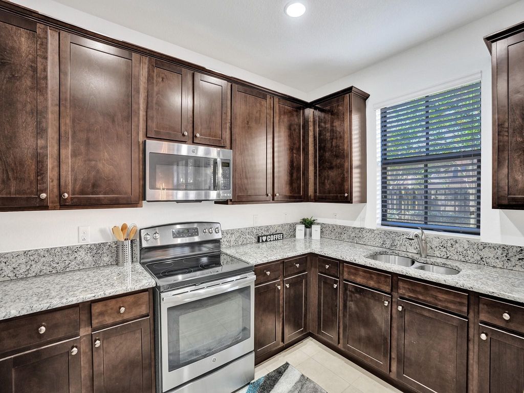 Image 19 of property listing at 9637 WATERCREST ISLE, Parkland, FL 33076