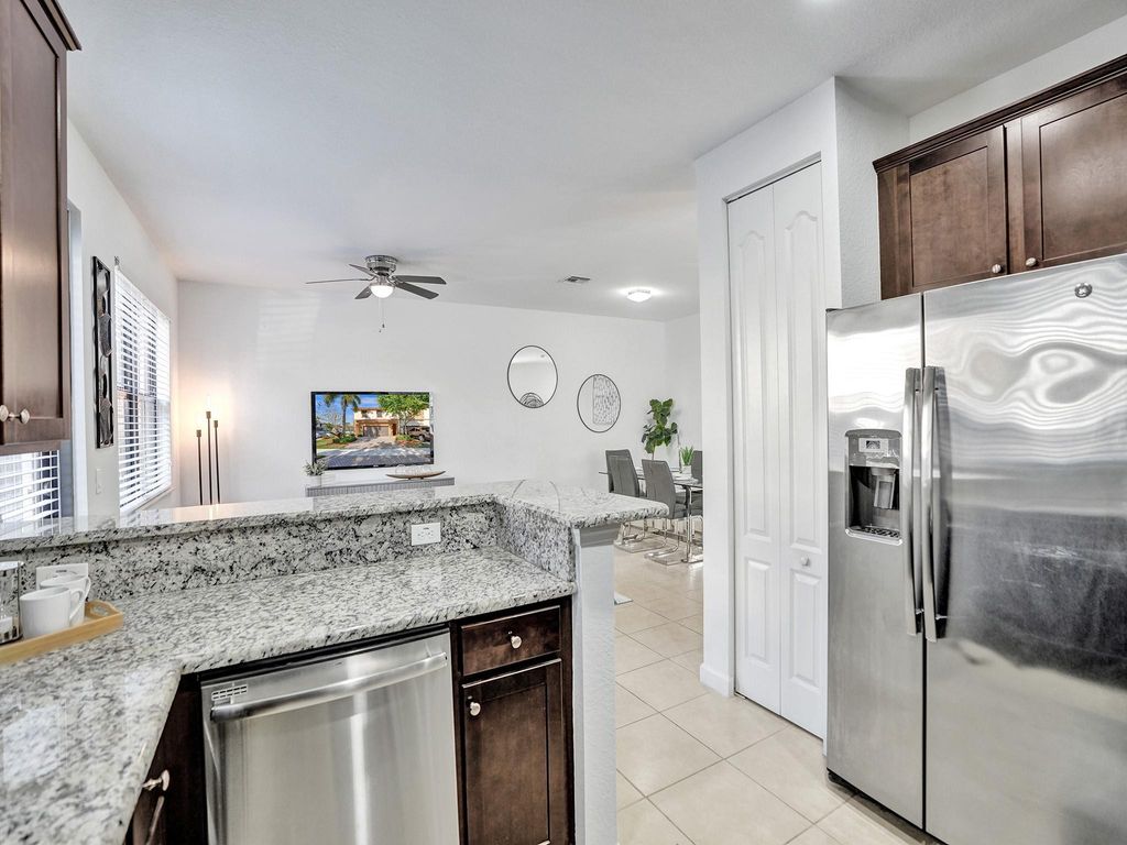 Image 21 of property listing at 9637 WATERCREST ISLE, Parkland, FL 33076