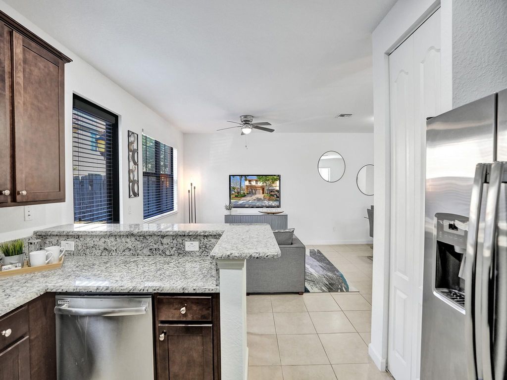 Image 22 of property listing at 9637 WATERCREST ISLE, Parkland, FL 33076