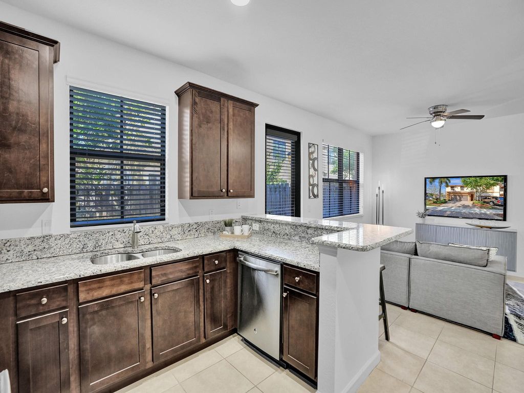 Image 23 of property listing at 9637 WATERCREST ISLE, Parkland, FL 33076