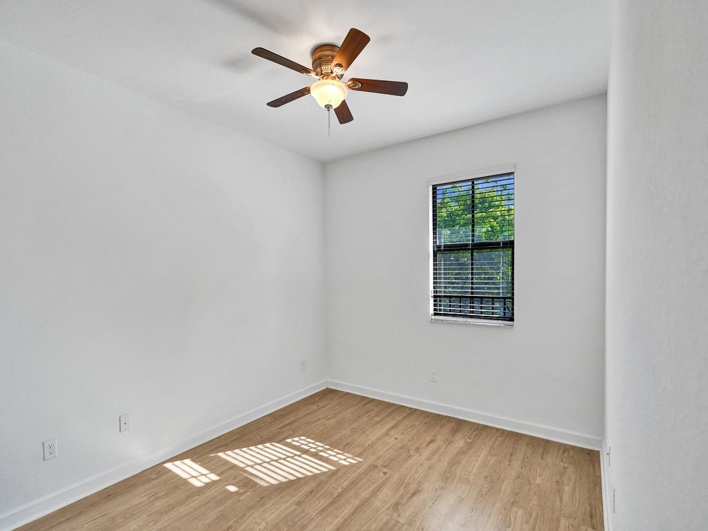 Image 28 of property listing at 9637 WATERCREST ISLE, Parkland, FL 33076