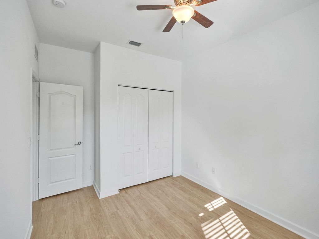 Image 32 of property listing at 9637 WATERCREST ISLE, Parkland, FL 33076