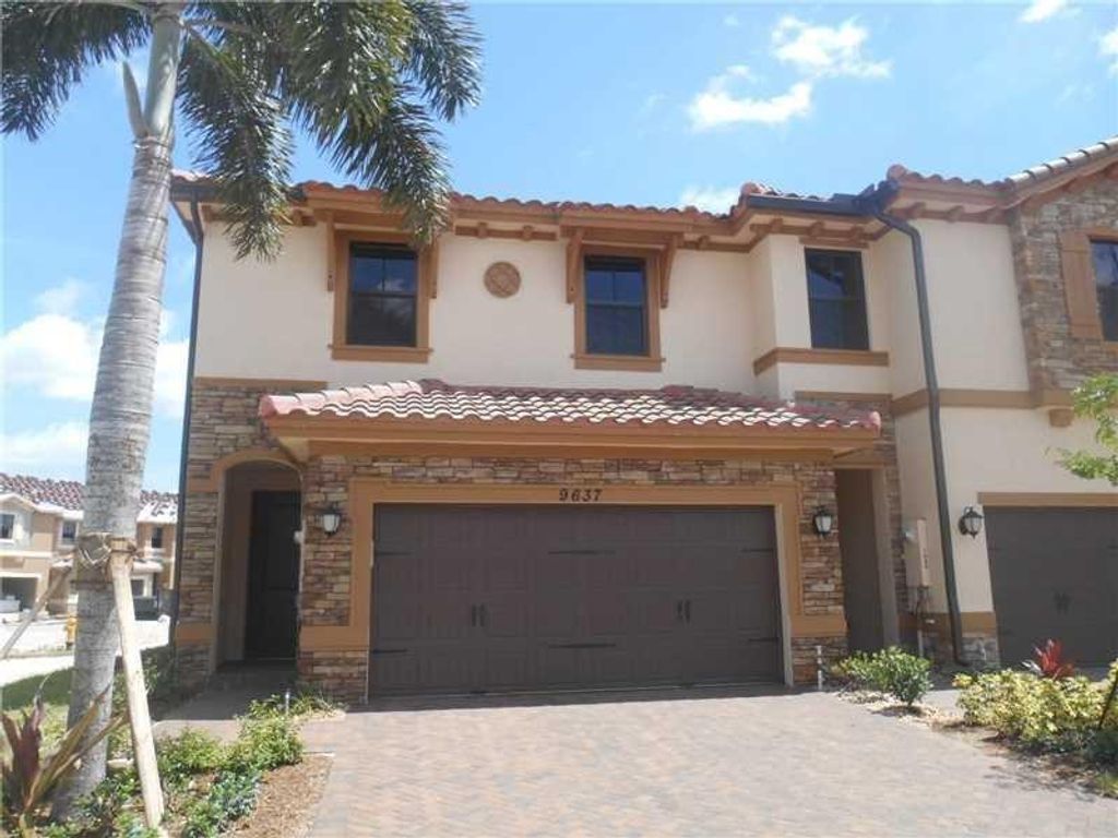 Image 4 of property listing at 9637 WATERCREST ISLE, Parkland, FL 33076