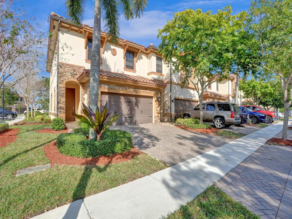 Image 5 of property listing at 9637 WATERCREST ISLE, Parkland, FL 33076