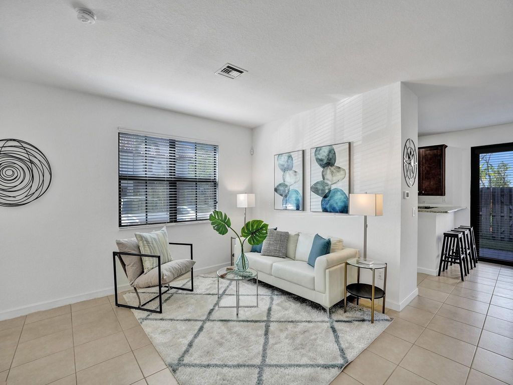 Image 9 of property listing at 9637 WATERCREST ISLE, Parkland, FL 33076