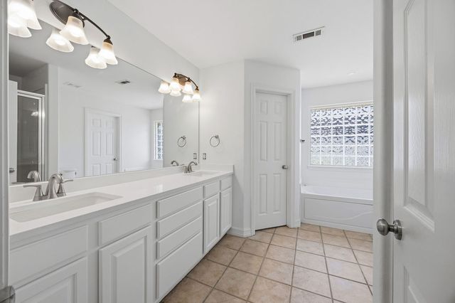 2201 SW Juniper Avenue, Bentonville, AR 72713