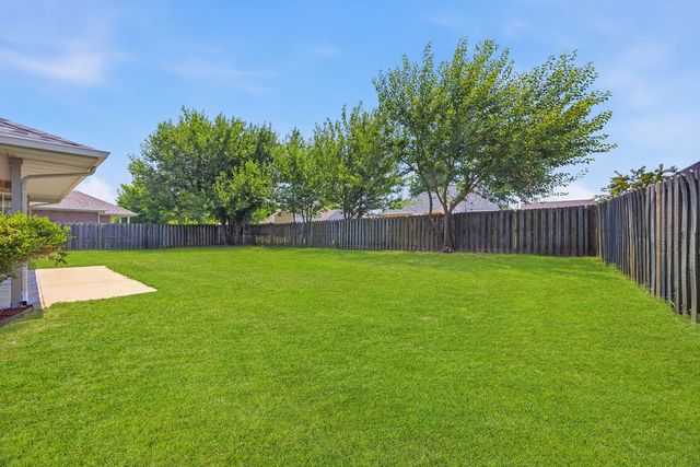 2201 SW Juniper Avenue, Bentonville, AR 72713