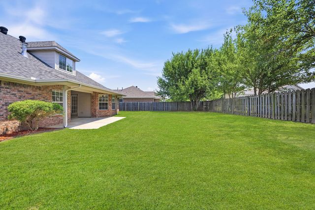 2201 SW Juniper Avenue, Bentonville, AR 72713