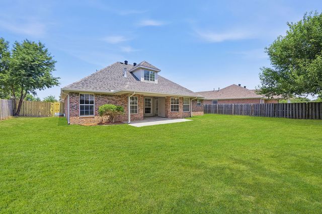 2201 SW Juniper Avenue, Bentonville, AR 72713