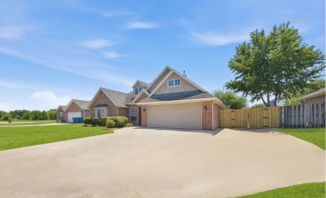 2201 SW Juniper Avenue, Bentonville, AR 72713
