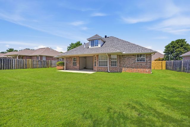 2201 SW Juniper Avenue, Bentonville, AR 72713