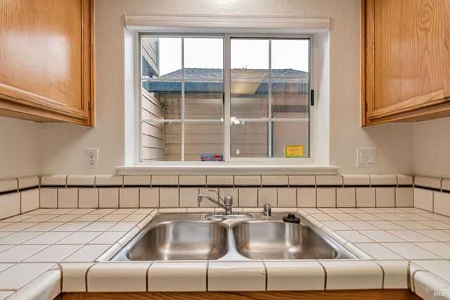 1239 Eardley Ave, Santa Rosa, CA 95401