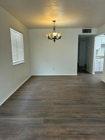 1100 &1102 10th Street SW, Albuquerque, NM 87102