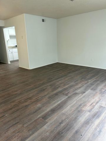 1100 &1102 10th Street SW, Albuquerque, NM 87102