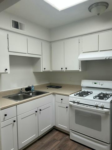 1100 &1102 10th Street SW, Albuquerque, NM 87102