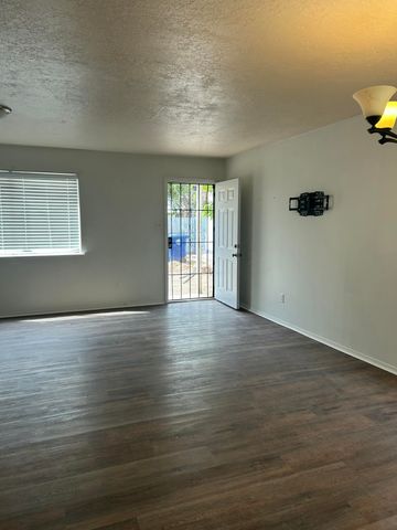 1100 &1102 10th Street SW, Albuquerque, NM 87102