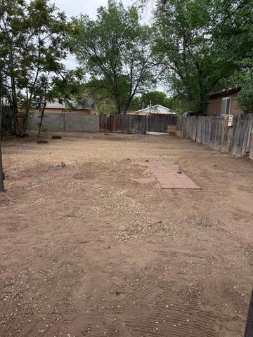 1100 &1102 10th Street SW, Albuquerque, NM 87102