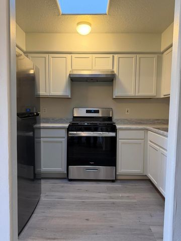 1100 &1102 10th Street SW, Albuquerque, NM 87102