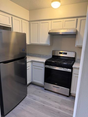 1100 &1102 10th Street SW, Albuquerque, NM 87102