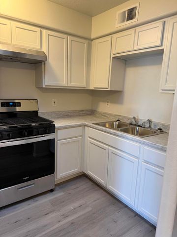 1100 &1102 10th Street SW, Albuquerque, NM 87102