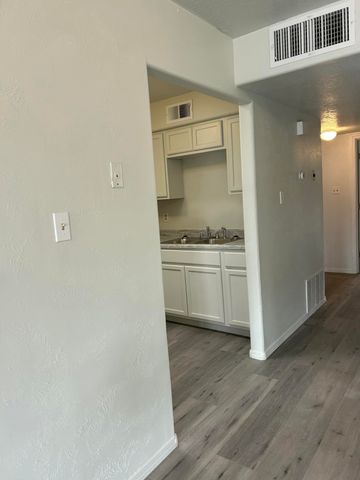 1100 &1102 10th Street SW, Albuquerque, NM 87102