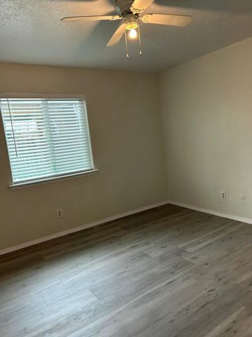 1100 &1102 10th Street SW, Albuquerque, NM 87102