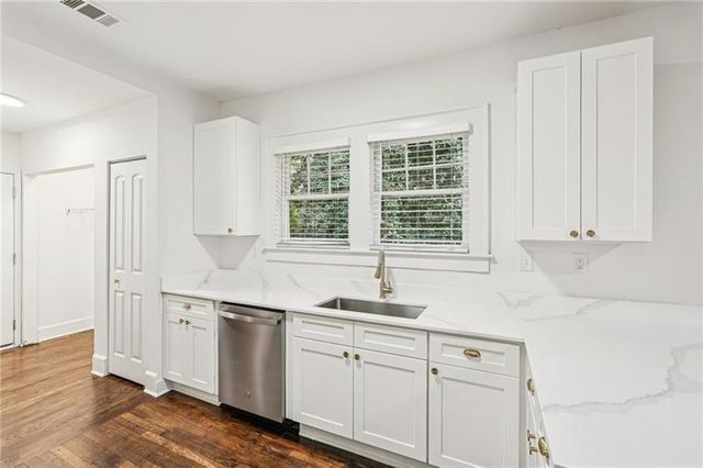 829 Rose SW Circle, Atlanta, GA 30310