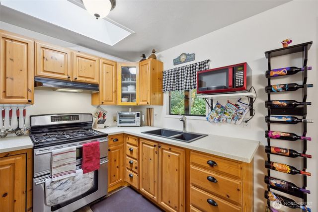 658 E Pitcairn Place, Shelton, WA 98584